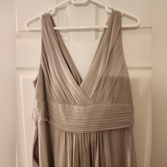 EUC Bridesmaids Dress - Light grey - Picture 3 of 6